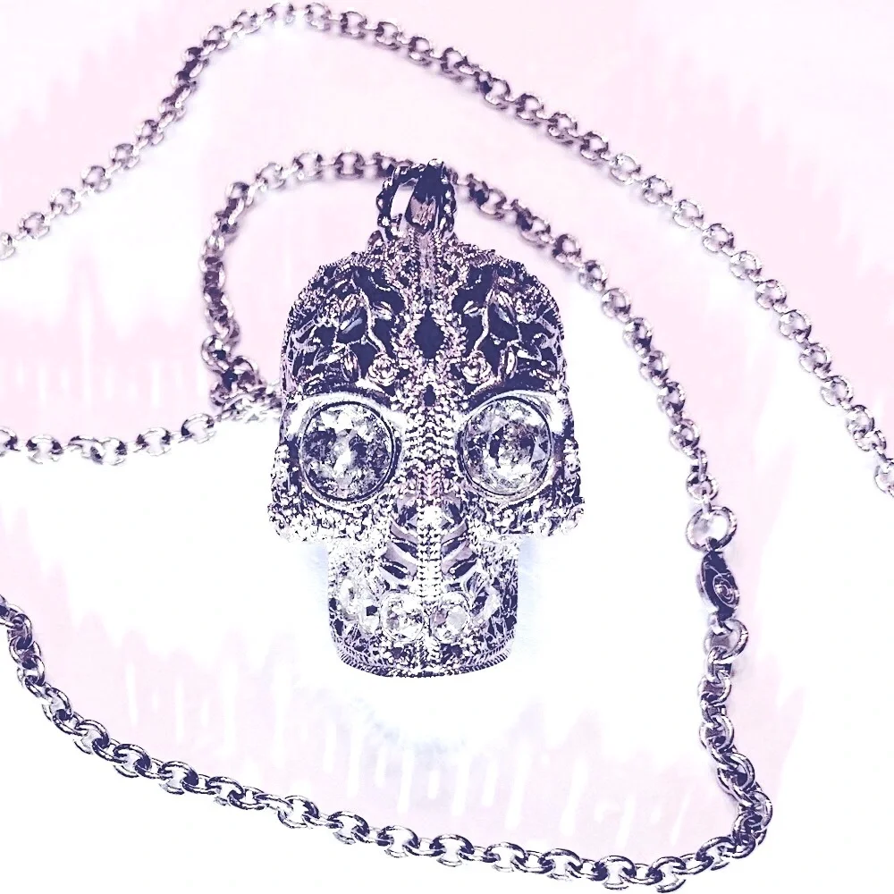 Alexander McQueen Crystal Scull Pendant Necklace. - Picture 8 of 13